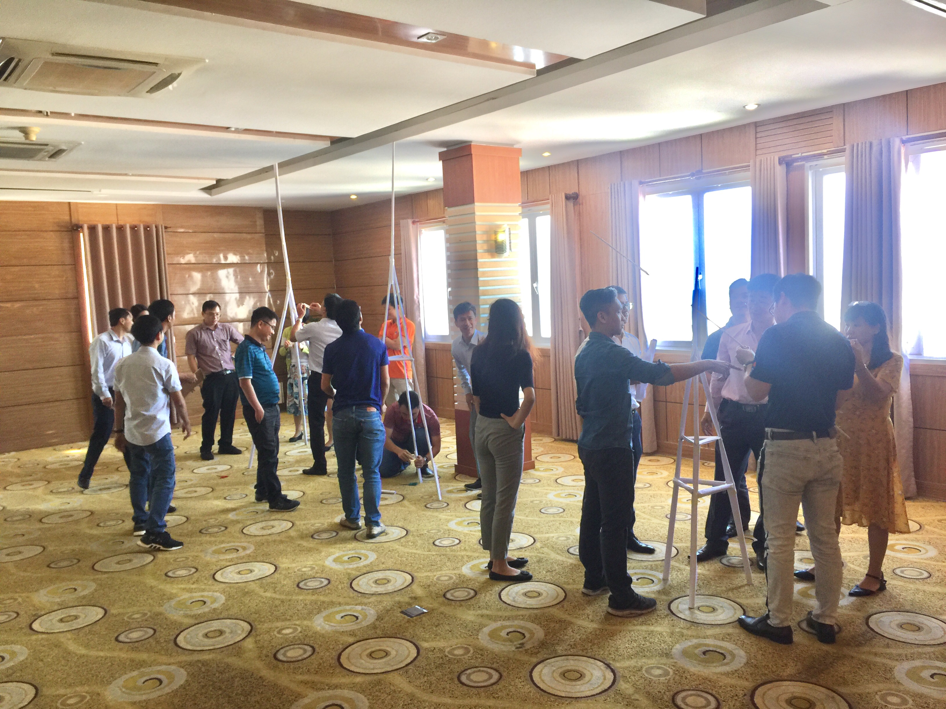 Trò chơi: Xây tháp - Nhận biết và điều chỉnh hành vi để trở thành 'team member' tích cực. Và giúp biết cách xây dựng team làm việc hiệu quả.