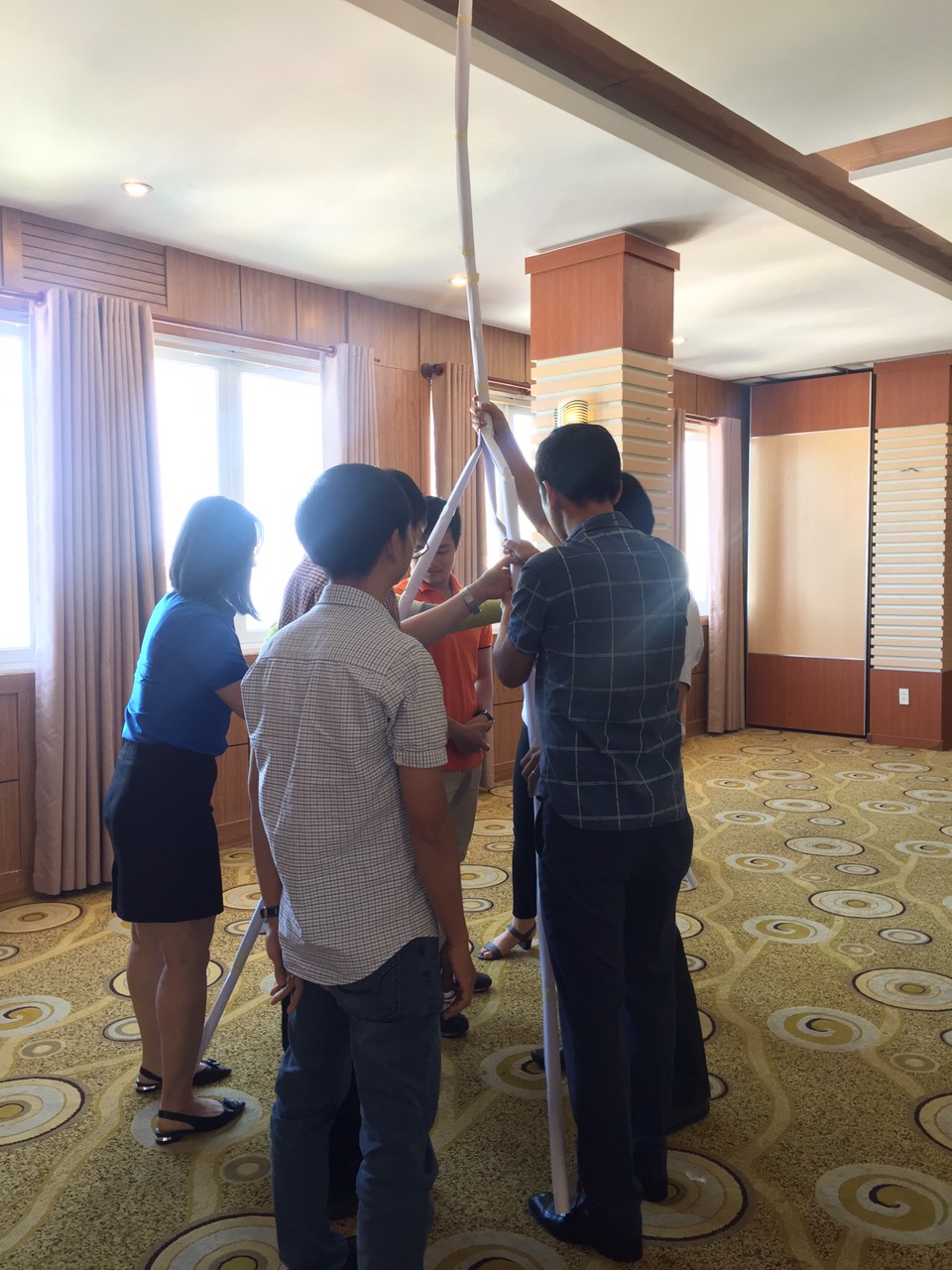 Trò chơi: Xây tháp - Nhận biết và điều chỉnh hành vi để trở thành 'team member' tích cực. Và giúp biết cách xây dựng team làm việc hiệu quả.